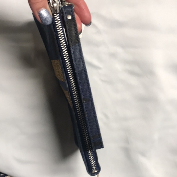 Koala Kanvas blue/black/ gold camo wristlet - Picture 4 of 6